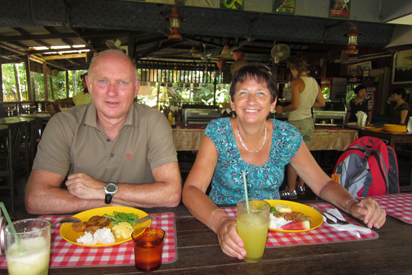 Lunchen bij het Sepilok Jungle Resort